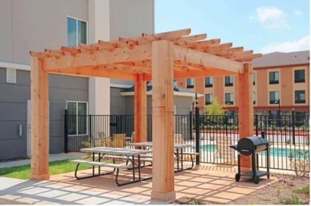 Days Inn & Suites By Wyndham Mineral Wells Buitenkant foto