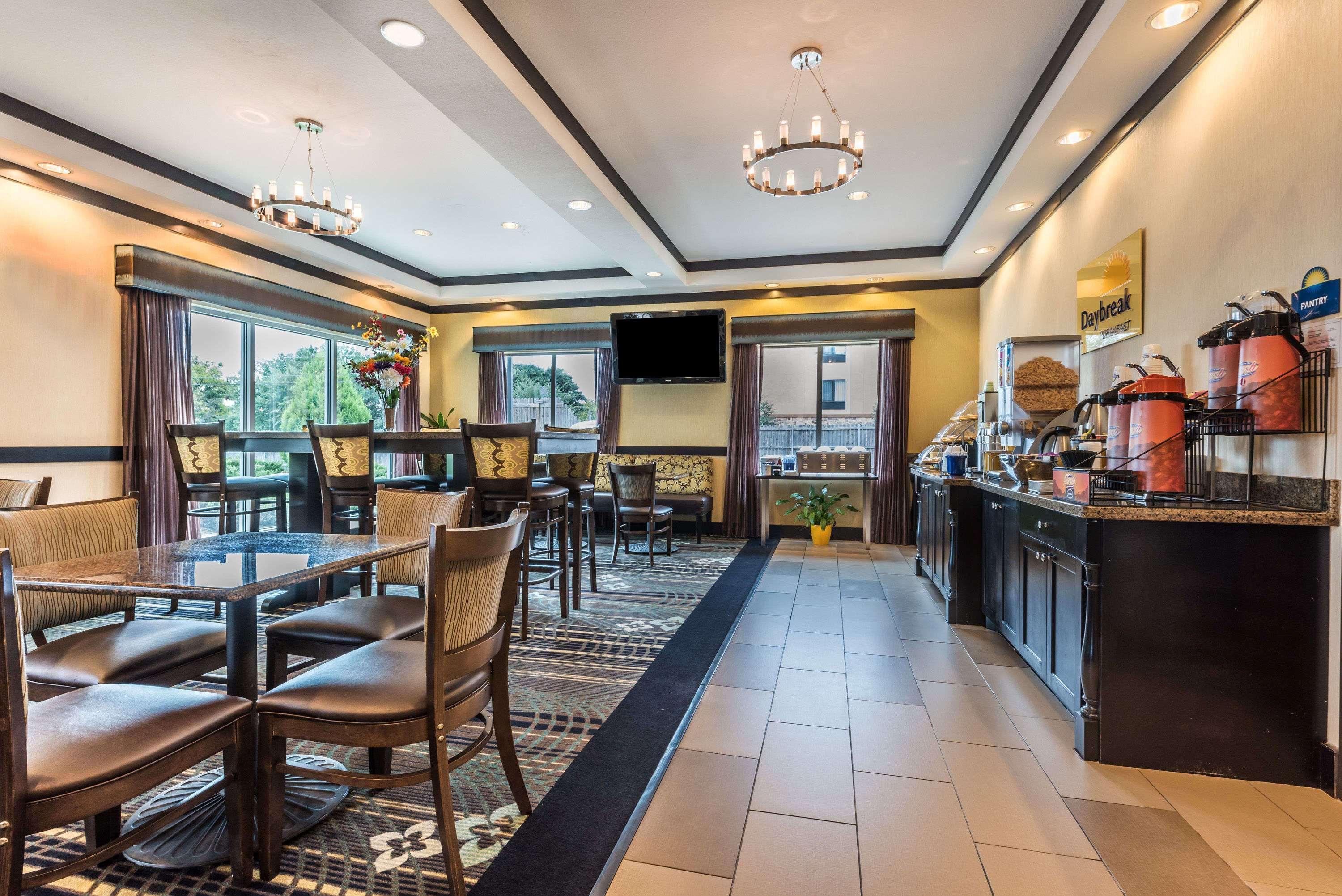 Days Inn & Suites By Wyndham Mineral Wells Buitenkant foto